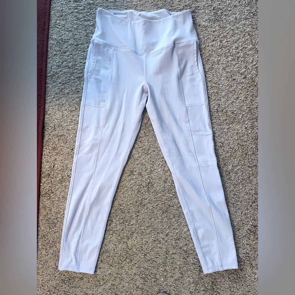 Modern balance: light pink leggings